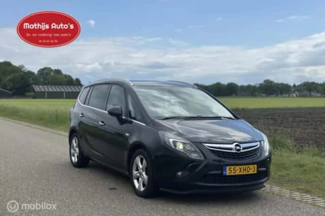 Opel Zafira (2012) thumbnail 3