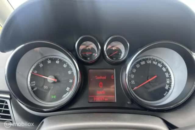 Opel Zafira (2012) thumbnail 21