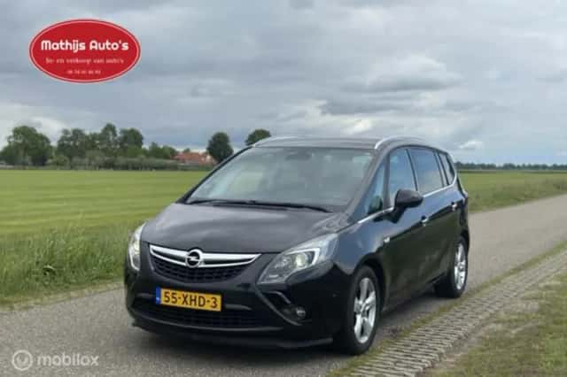 Opel Zafira (2012) thumbnail 4