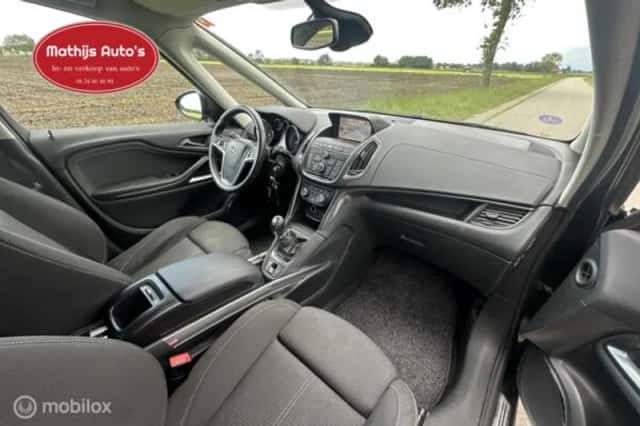 Opel Zafira (2012) thumbnail 6