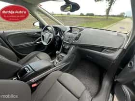 Opel Zafira (2012) thumbnail 6