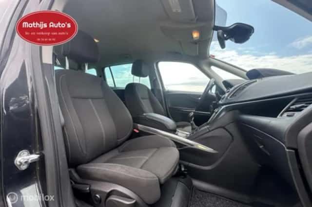 Opel Zafira (2012) thumbnail 7
