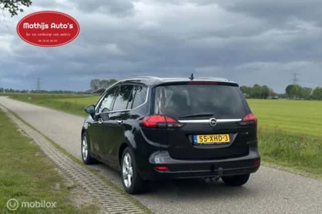 Opel Zafira (2012) thumbnail 8