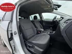 Volkswagen Golf (2015) thumbnail 5