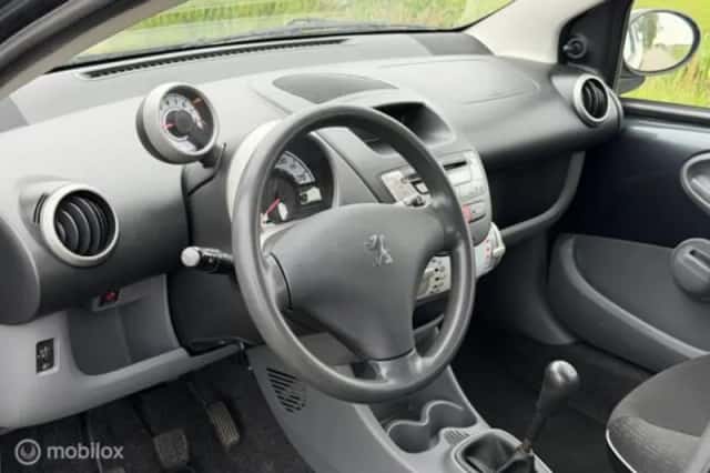 Peugeot 107 (2009) thumbnail 13