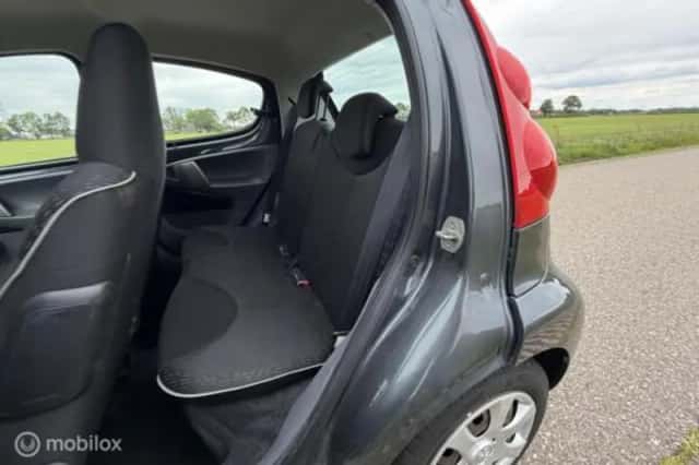 Peugeot 107 (2009) thumbnail 15