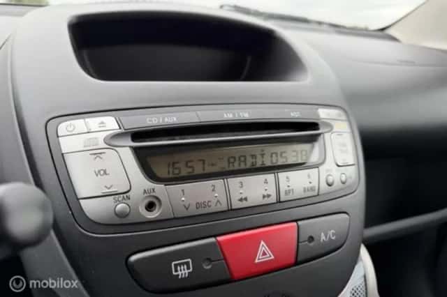Peugeot 107 (2009) thumbnail 20