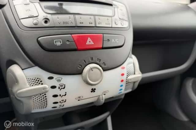 Peugeot 107 (2009) thumbnail 21