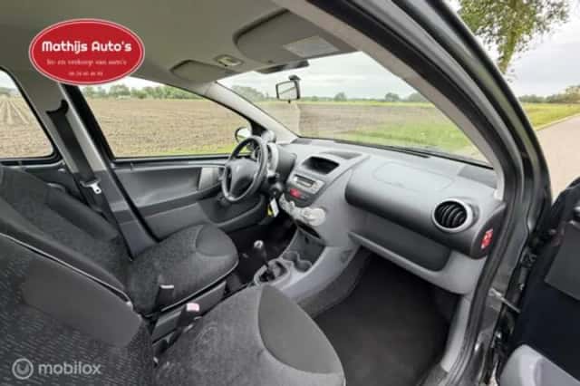 Peugeot 107 (2009) thumbnail 4