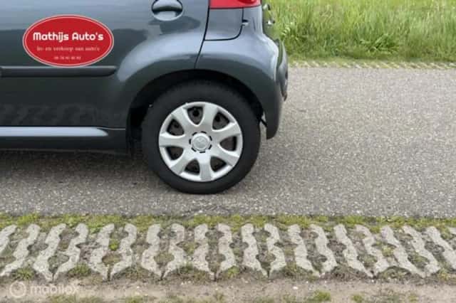 Peugeot 107 (2009) thumbnail 10