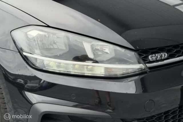 Volkswagen Golf (2024) thumbnail 11