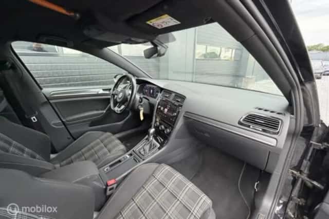 Volkswagen Golf (2024) thumbnail 17