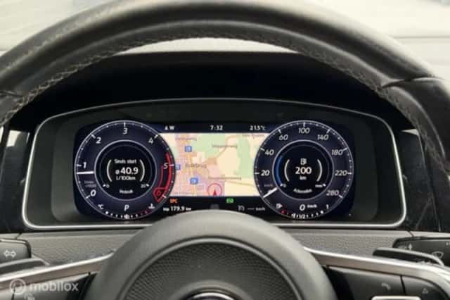 Volkswagen Golf (2024) thumbnail 25