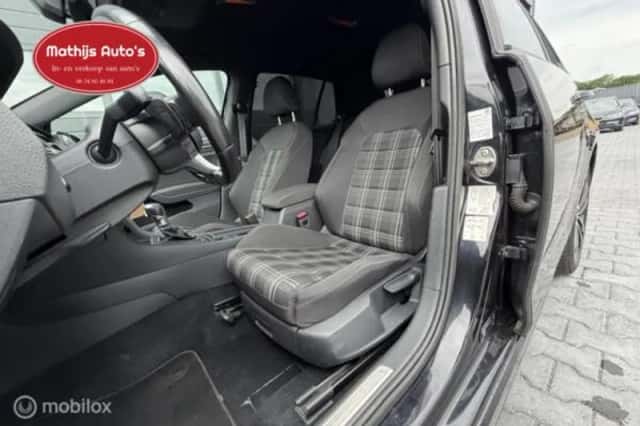 Volkswagen Golf (2024) thumbnail 7