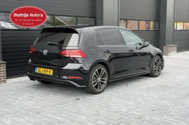 Volkswagen Golf (2024) thumbnail 9