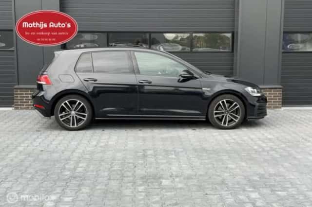 Volkswagen Golf (2017) thumbnail 3