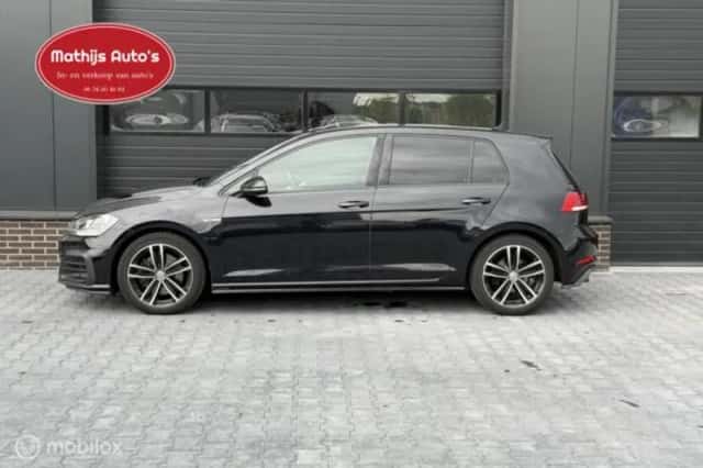 Volkswagen Golf (2017) thumbnail 4