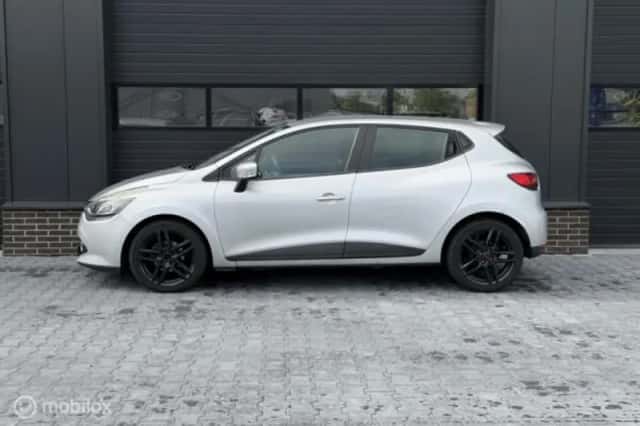 Renault Clio (2015) thumbnail 11