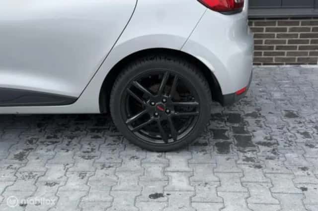 Renault Clio (2015) thumbnail 15