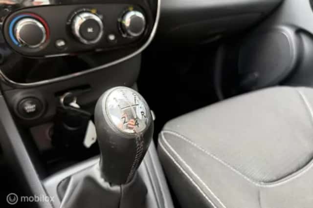 Renault Clio (2015) thumbnail 16