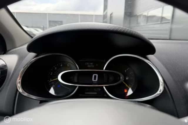 Renault Clio (2015) thumbnail 17
