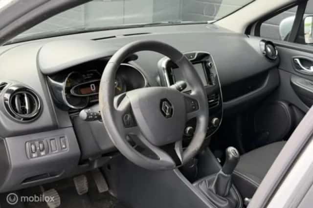 Renault Clio (2015) thumbnail 18