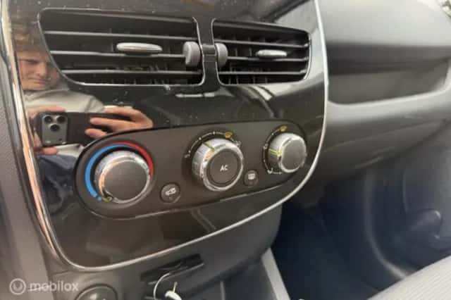 Renault Clio (2015) thumbnail 20