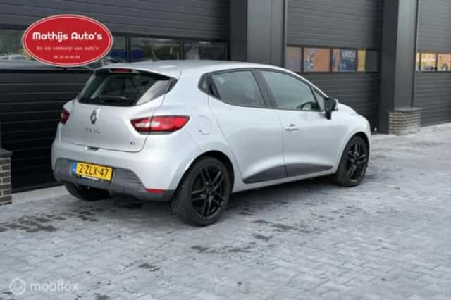Renault Clio (2015) thumbnail 4