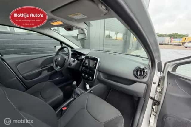 Renault Clio (2015) thumbnail 5