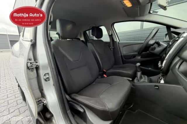 Renault Clio (2015) thumbnail 6