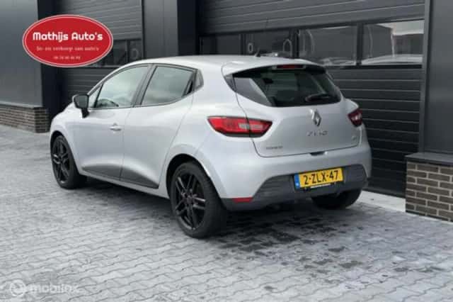 Renault Clio (2015) thumbnail 10