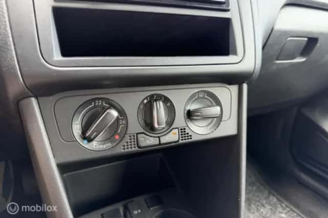 Volkswagen Polo (2010) thumbnail 21