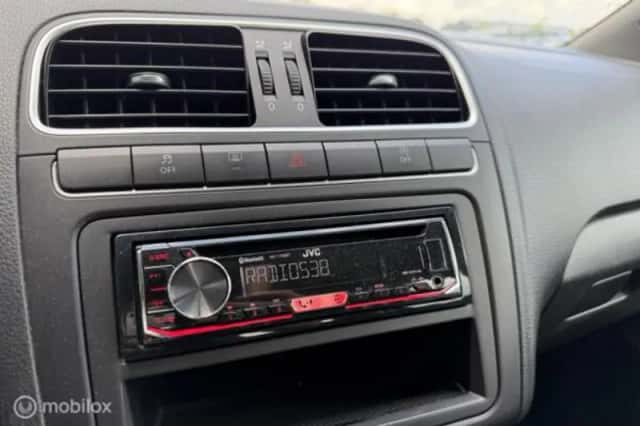 Volkswagen Polo (2010) thumbnail 22