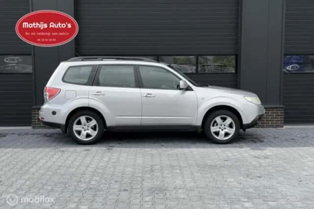 Subaru Forester (2010) thumbnail 2