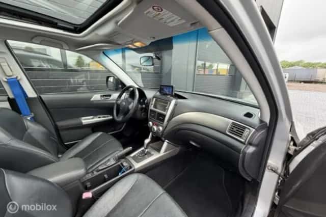 Subaru Forester (2010) thumbnail 11