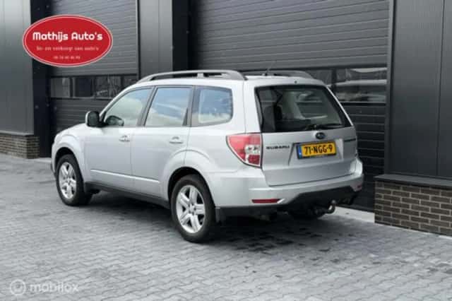 Subaru Forester (2010) thumbnail 3