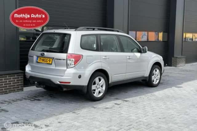 Subaru Forester (2010) thumbnail 5