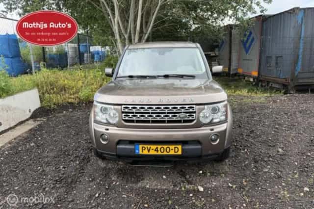 Land Rover Discovery (2017) thumbnail 2