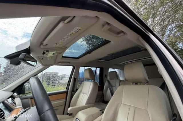 Land Rover Discovery (2017) thumbnail 13