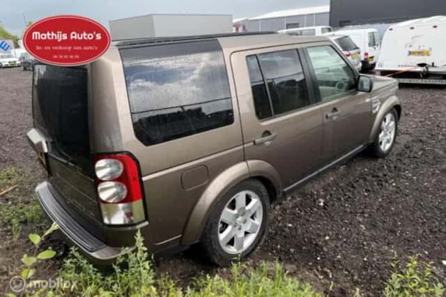Land Rover Discovery (2017) thumbnail 4