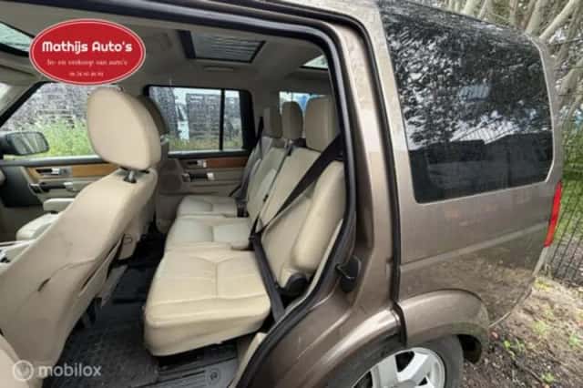 Land Rover Discovery (2017) thumbnail 6
