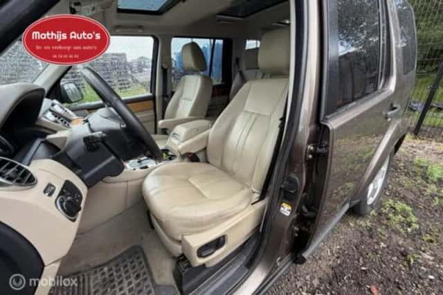 Land Rover Discovery (2017) thumbnail 7