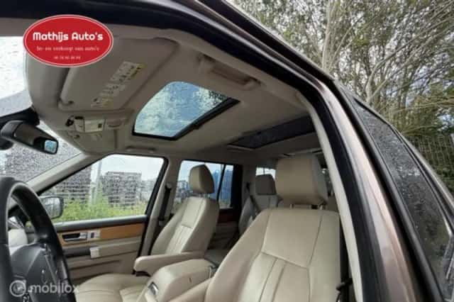 Land Rover Discovery (2017) thumbnail 8