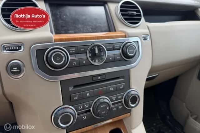 Land Rover Discovery (2017) thumbnail 9