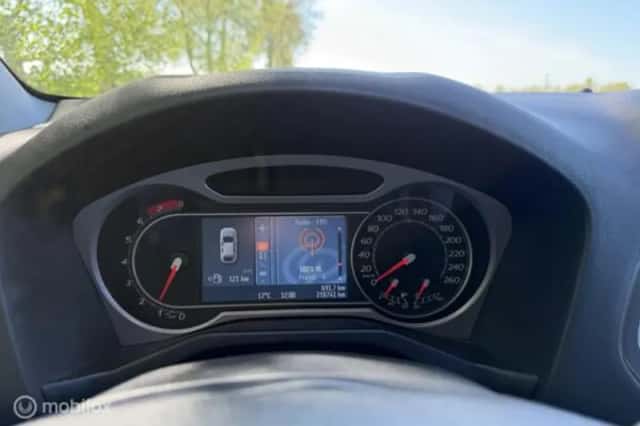 Ford Mondeo (2010) thumbnail 20