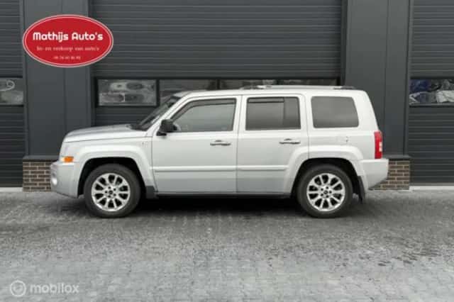 Jeep Patriot (2017) thumbnail 2