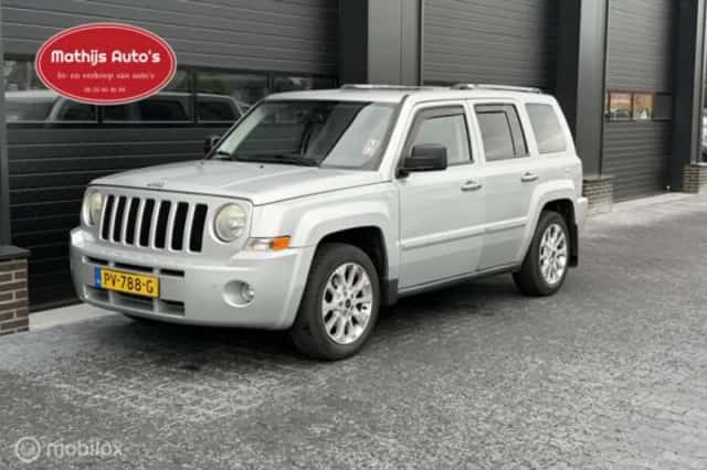 Jeep Patriot (2017) thumbnail 3