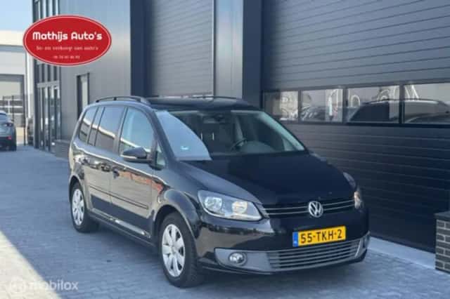 Volkswagen Touran (2012) thumbnail 2
