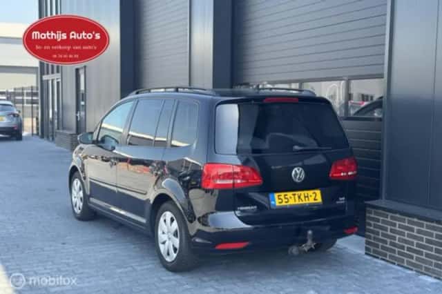 Volkswagen Touran (2012) thumbnail 3