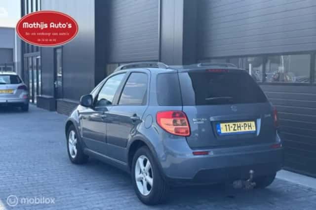 Suzuki SX4 (2008) thumbnail 3